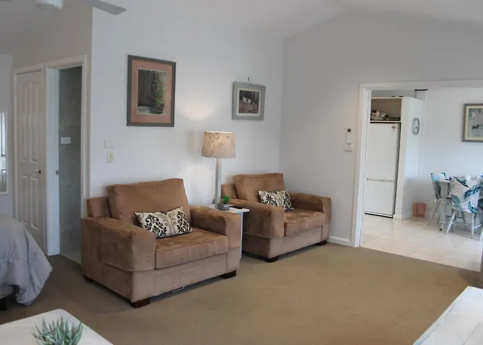 Courtsidecottage Bed And Breakfast