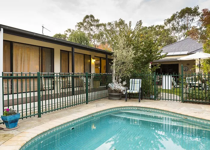 Courtsidecottage Bed And Breakfast